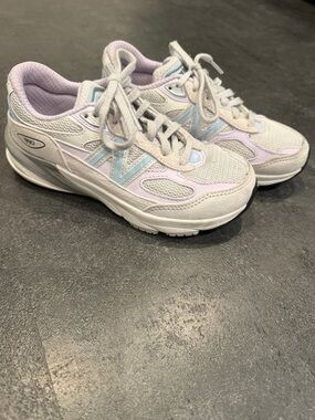 New Balance girls Athletic Sneakers in Light Gray & Lavender